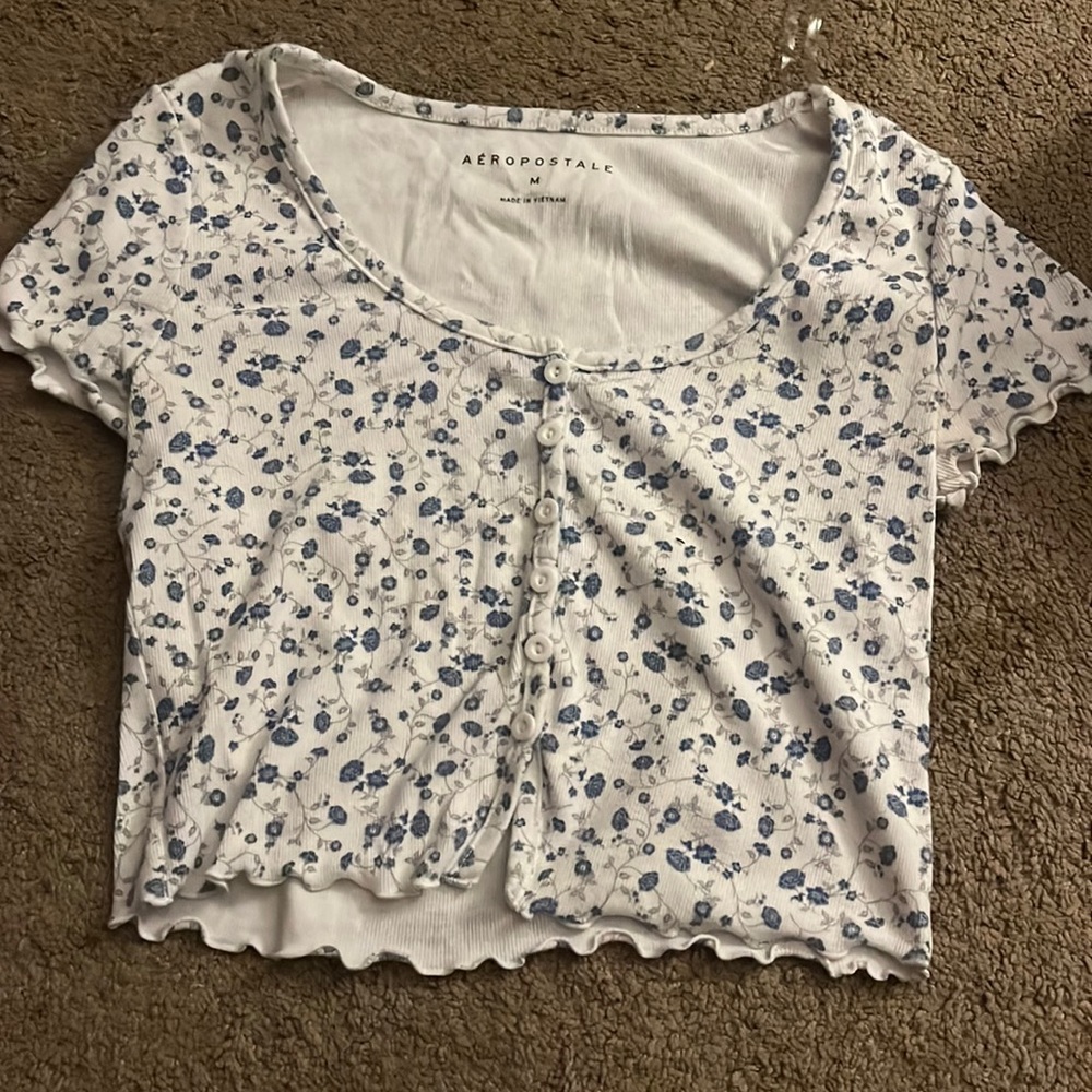 Dainty floral Aéropostale top. SIZE M